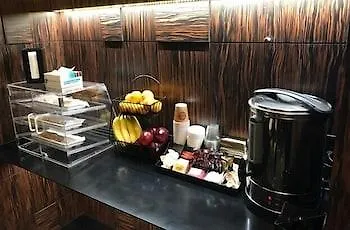 Отель Americana Inn Нью-Йорк